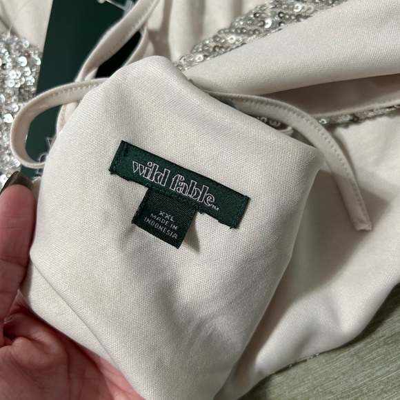 sequin backless halter sleeveless top - nwt - Picture 3 of 4